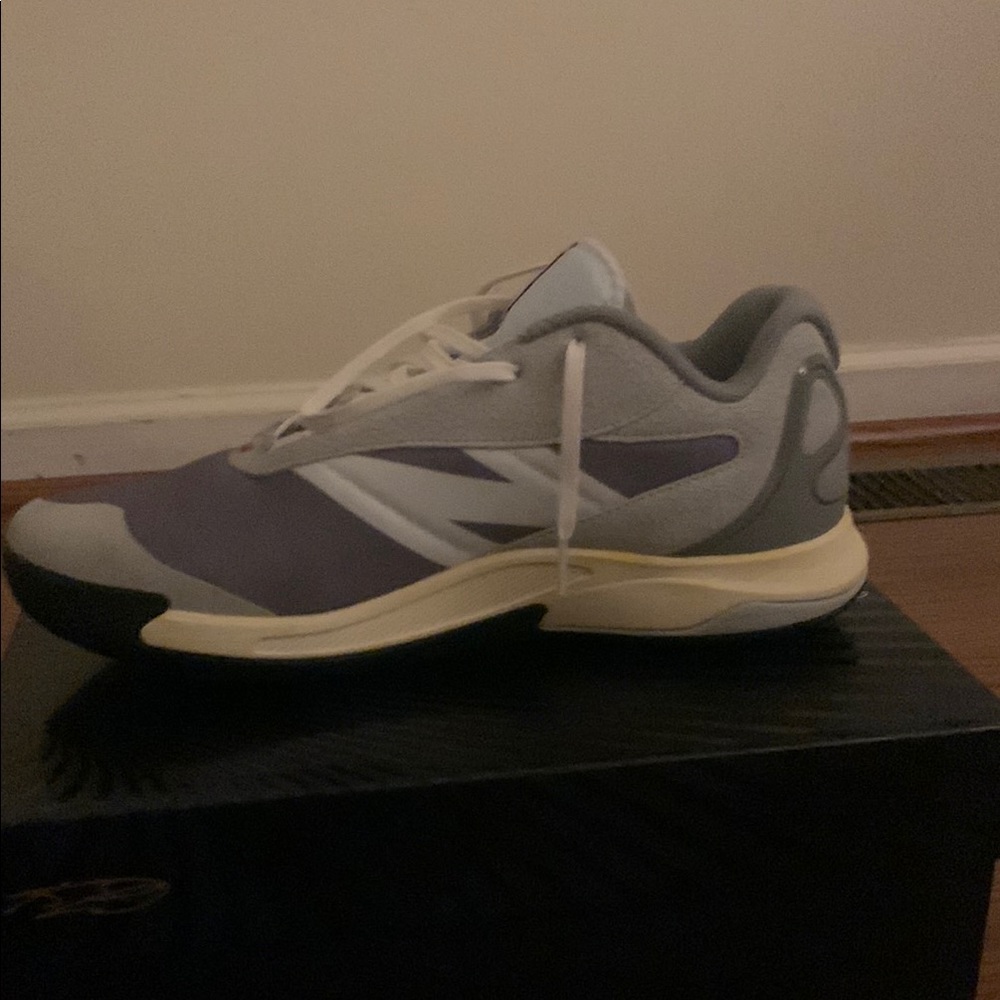 These are the new balances Kawhi Leonard 4 size 11.5! Rating 9/10 rarely worn!